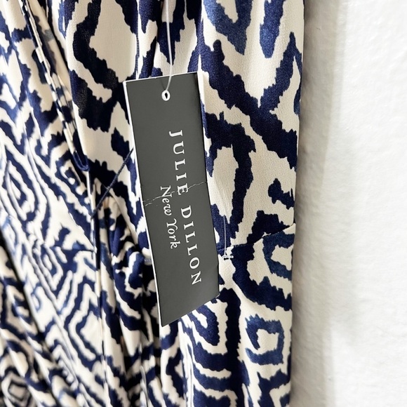 JULIE DILLON NEW YORK PLUS SIZE 22W WOMEN V-NECK BLUE CREAM POLYESTER DRESS NWT - Picture 2 of 10